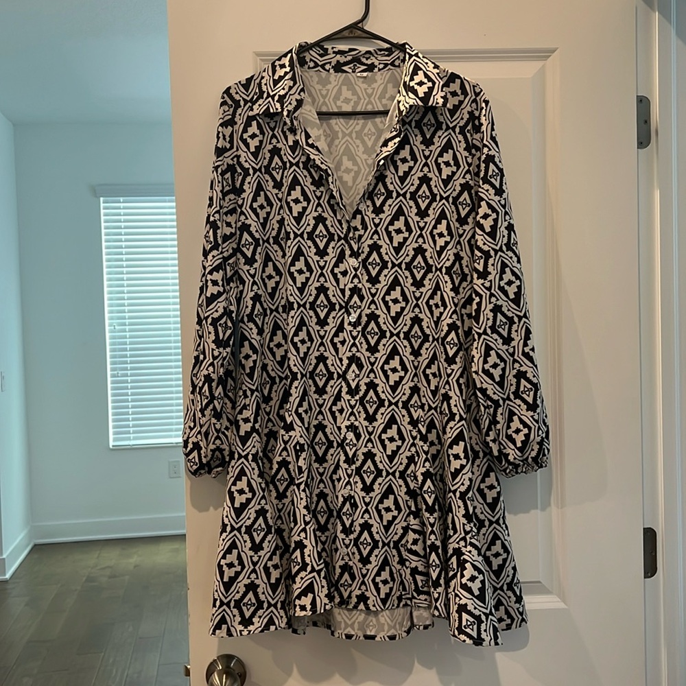 Size M never worn geometric print dress